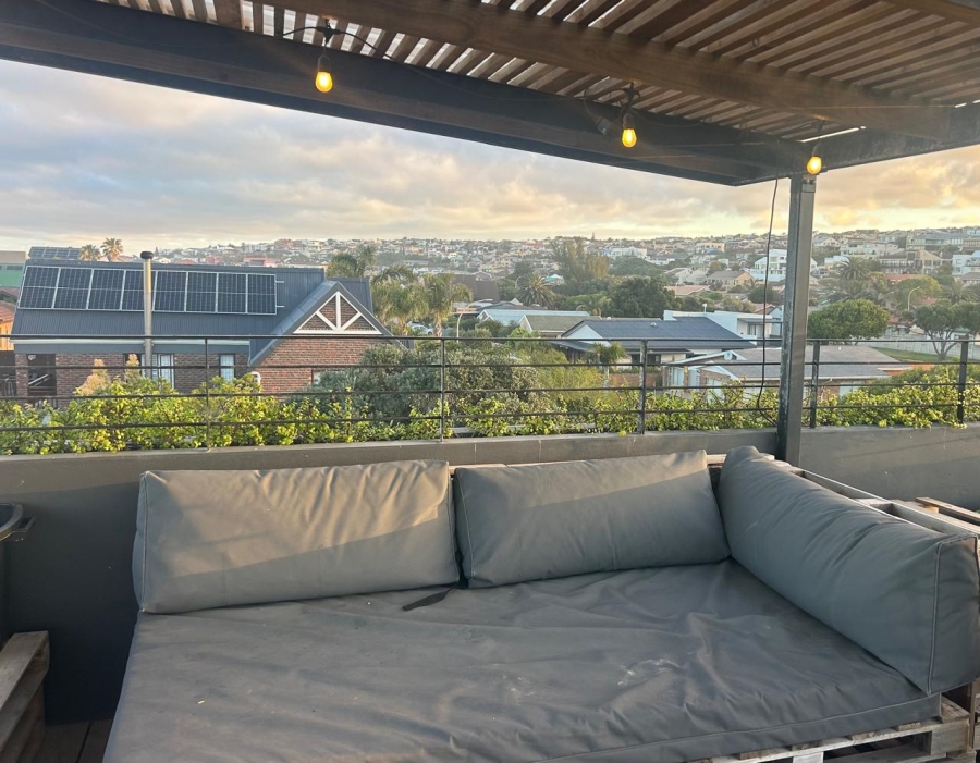 To Let 7 Bedroom Property for Rent in Wavecrest Eastern Cape